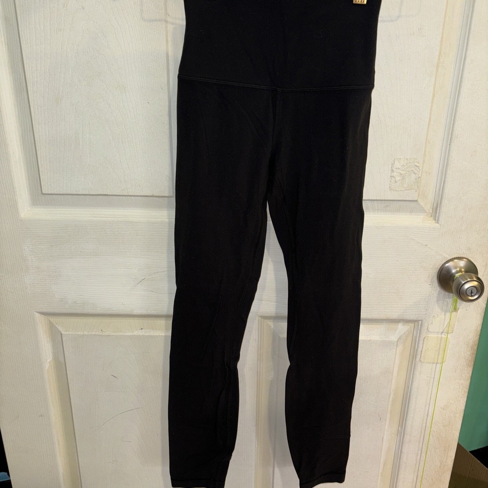 Lululemon Women's Sz 2 Capri Leggings Black